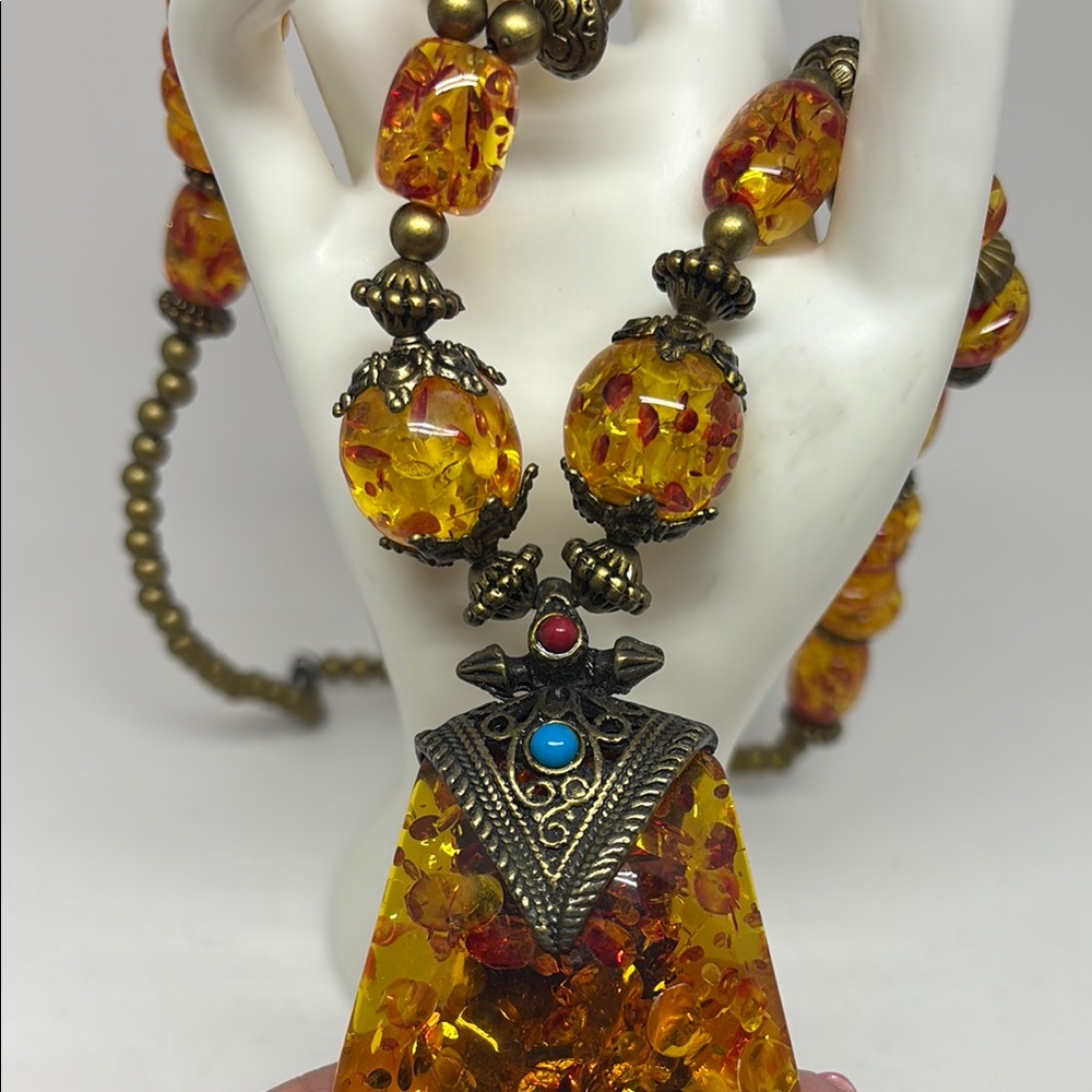 Incredible statement necklace with faux amber beads - Picture 5 of 15